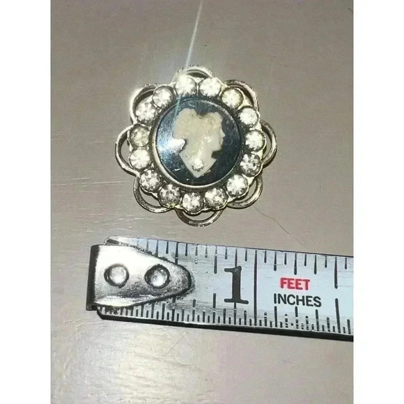Vintage Cameo Brooch / Pin - Picture 3 of 3